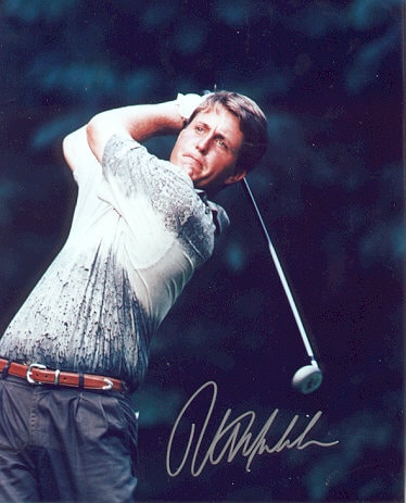 ボクシングや野球ではそうでもないのに、ゴルフのレフティーは見るだけで強い違和感を覚える。でも、それも所詮「慣れ」だけの問題だ。